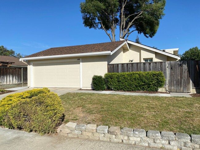 Building Photo - Beautifully Remodeled 4 Bedroom, 2 Bathroo... Rental
