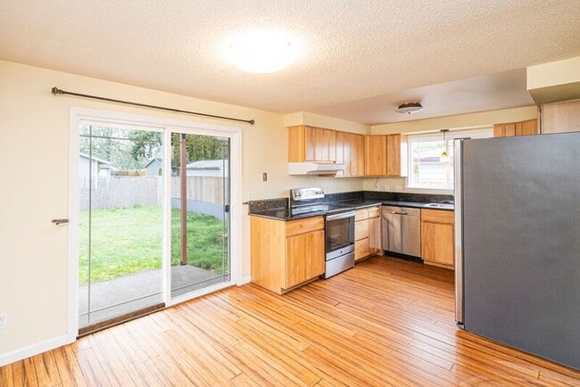 Photo - 7415 SE Center St