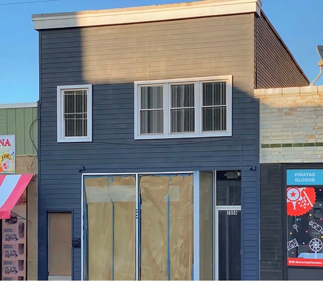 Building Photo - 7055 N Clark St Unit 2 Rental