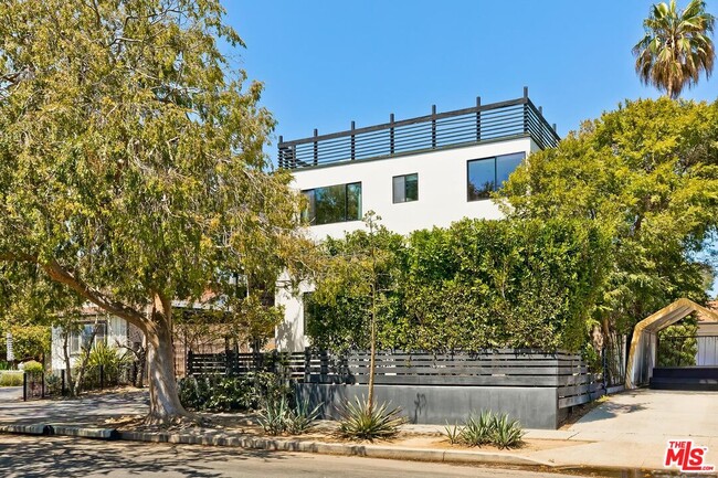 Building Photo - 3256 Cabrillo Blvd
