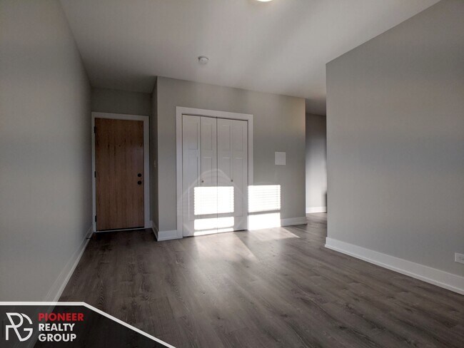 Photo - 711 W Brompton Ave