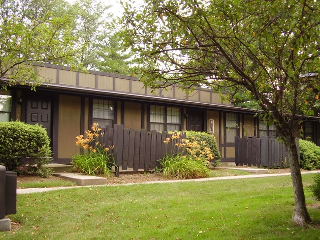 Cedarwood Apartments - Cedarwood Apartments