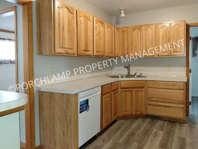 Photo - 2050 Letart Ave