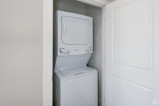 1BR, 1BA - 671SF - In-Unit Laundry