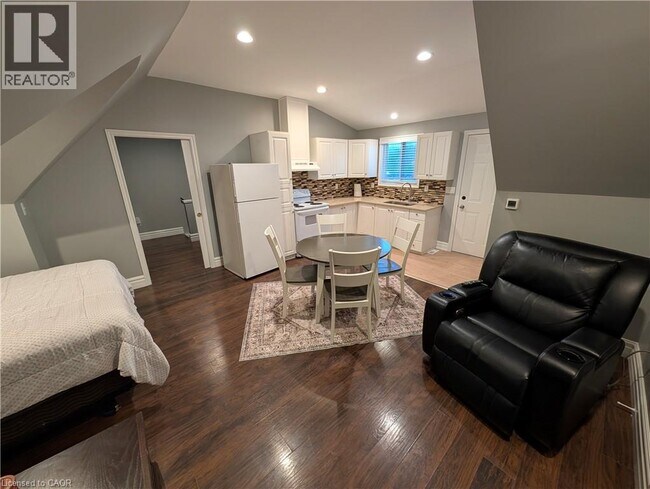 Photo - 166 CEDARDALE Ave