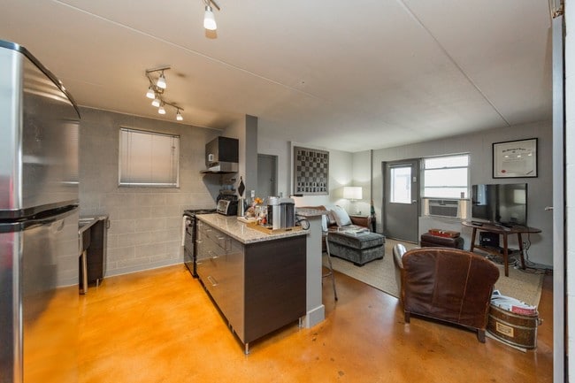 Building Photo - Fatherland Flats Rental