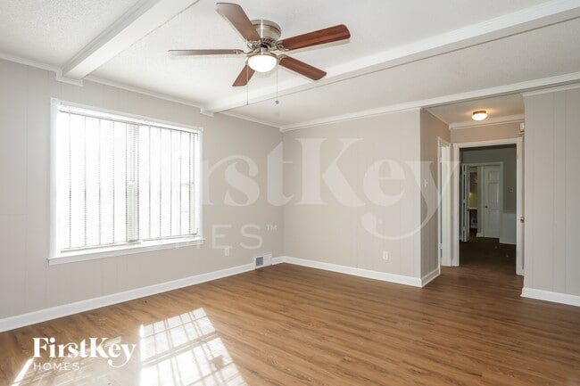 Photo - 2077 Oakvalley Rd