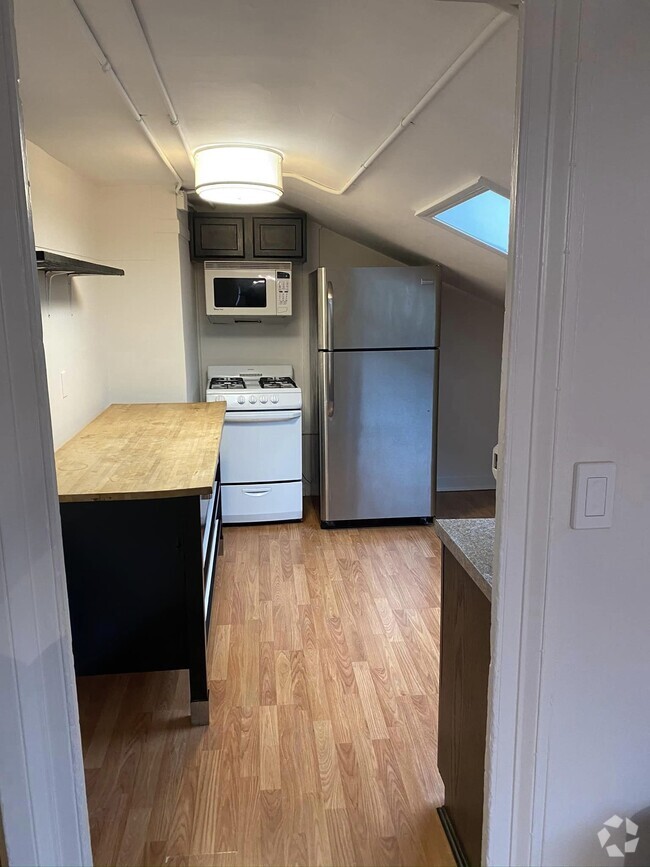 Building Photo - 134 Benefit St Unit 8 Rental