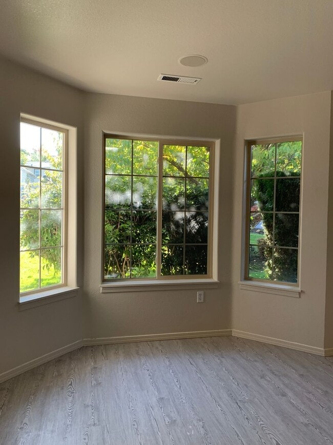 Photo - 3 Bedroom, 2 Bathroom Home - Harbor Isles