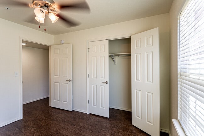 2HAB, 1BA - 858 ft²
