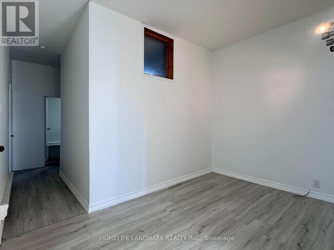 Photo - 450 Spadina Ave.