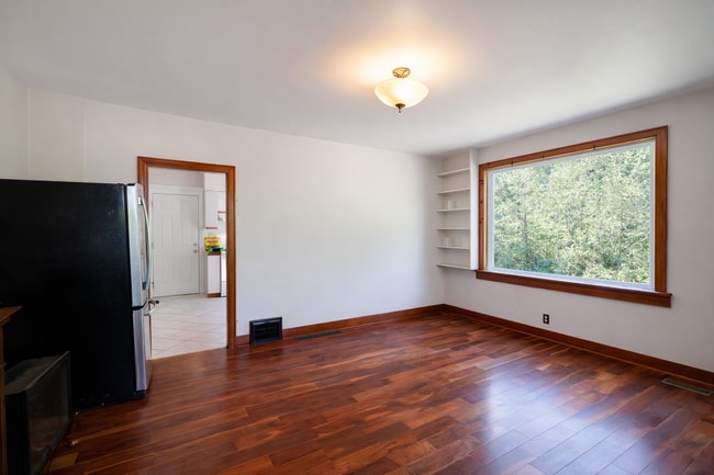 11431-11142 142 St