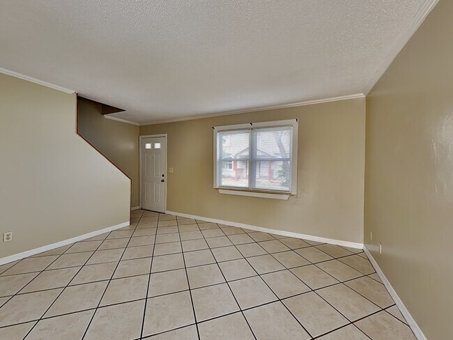 Photo - 158 Highland Ave Unit Apt 2