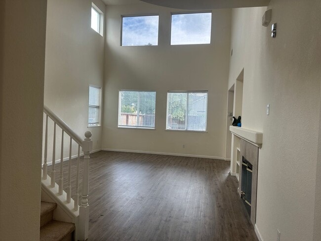 Photo - Great Location! 4BD | 2.5BA | Desirable Br...