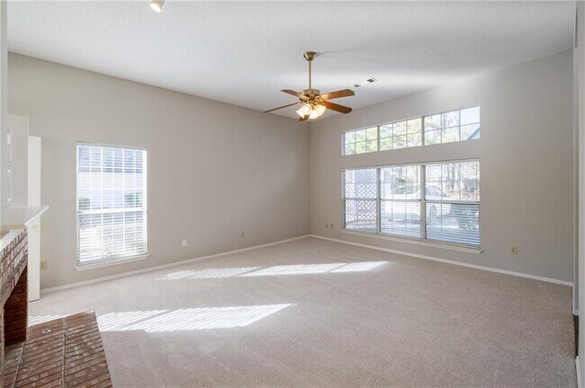 Photo - 10950 Pinehigh Dr