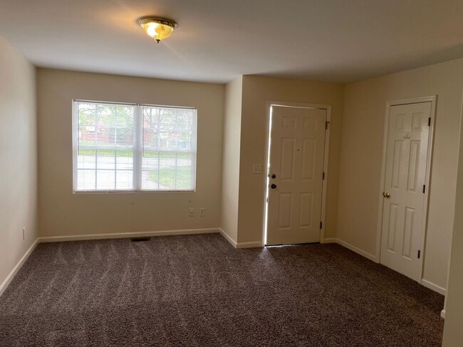 Photo - 136-138 LAMBERT DR Unit 138 LAMBERT DR