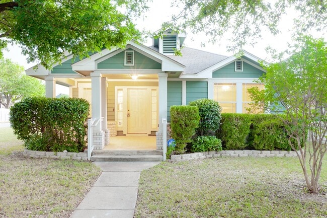 Building Photo - 3 Bed Corner Lot Plum Creek Home Available for July Move-In