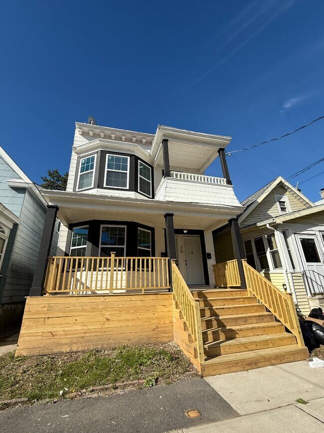 Photo - 30 Slingerland St