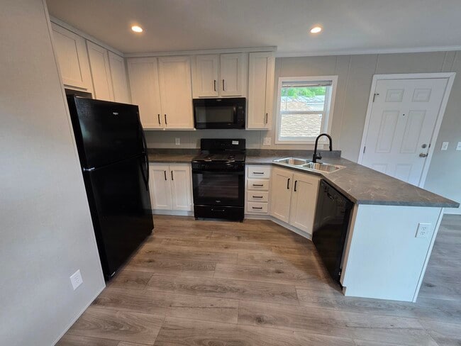 Photo - 16 Thomas Ln