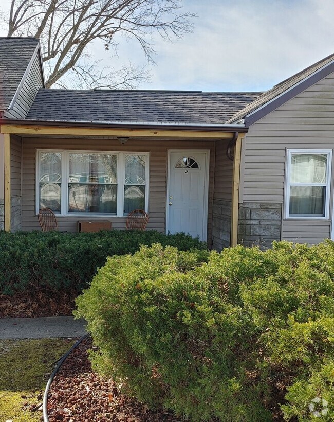 Building Photo - 1400 Newberry Dr Unit 2 Rental