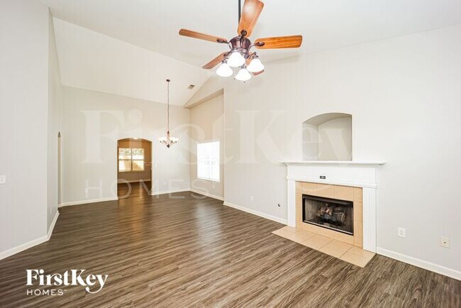 Photo - 207 Fairgrove Ln