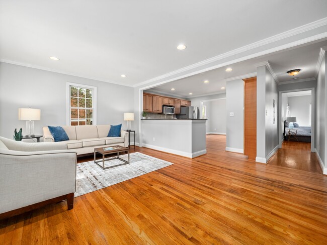 Photo - 1825 Watkins St