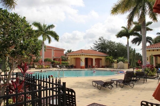 Piscina principal - 20241 Estero Gardens Cir Unidad 102