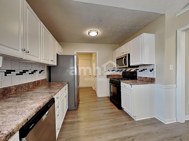 Photo - 2880 Camelot Woods Dr