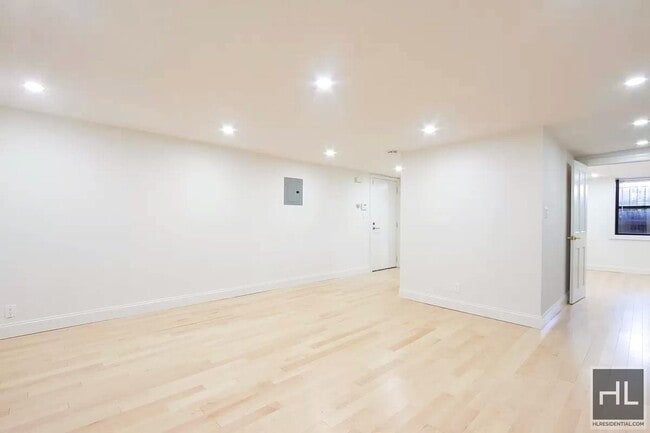 DOUGLASS STREET - DOUGLASS STREET Unidad 1A