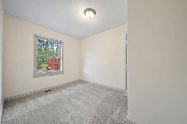 Photo - 150 Lawton Rd