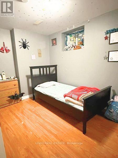 Photo - 55 Peachleaf Crescent