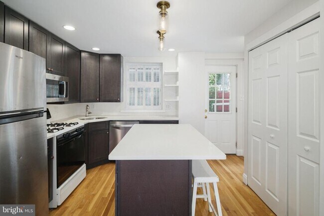 Photo - 704 S Darien St