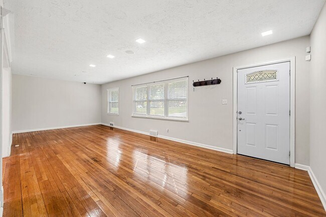 Photo - 2229 Beecher Cir SW