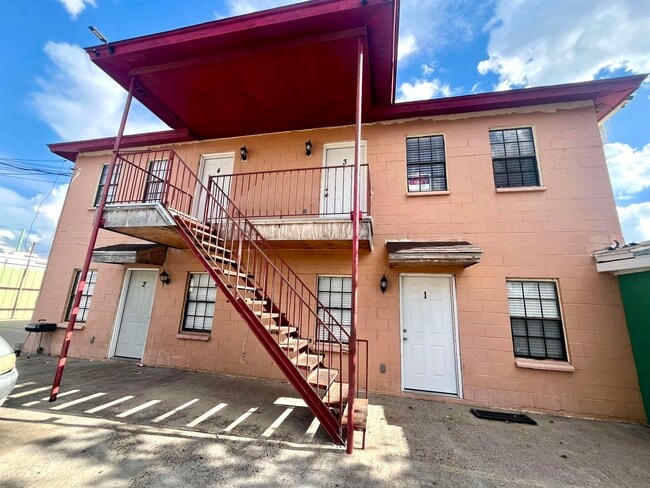 Building Photo - 4211 Santa Isabel Ave Unit 3 Rental