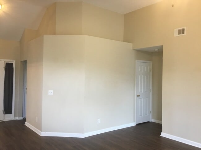 Photo - 55 Carlisle Ln