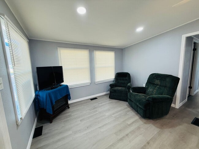 Photo - 4851 W Gandy Blvd