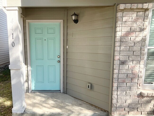 Photo - Outstanding 3 bedroom/2.5 bath home in established neighborhood just minutes from Lackland AFB an...