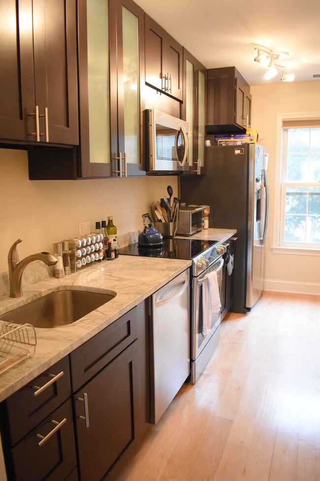 Granite Countertops - 1612 Belmont St NW