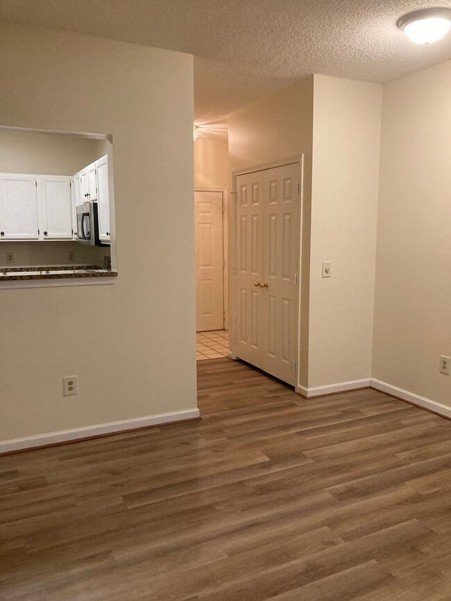 Photo - Beautiful 2 Bed 2 Bath Condo In Popular Oak Park Community - Water Included!