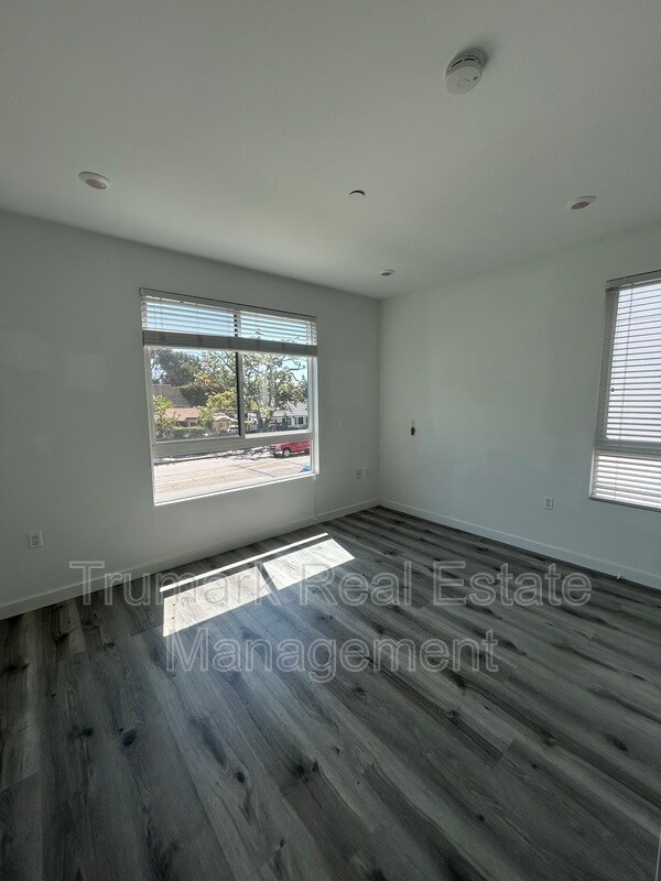 Photo - 11408 Sarah St Unidad 205