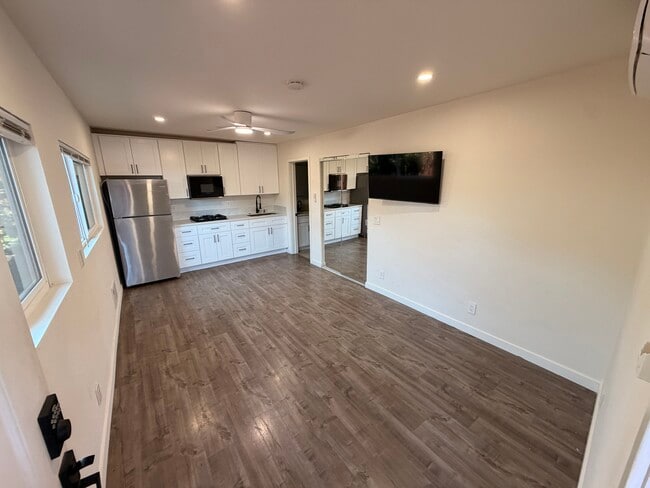 Building Photo - 3080 Island Ave Unit B