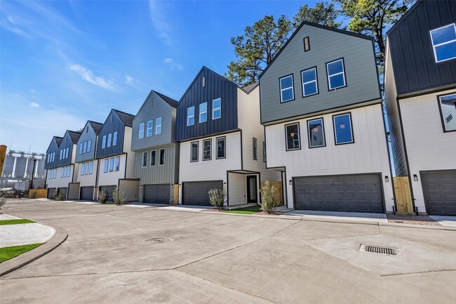 Photo - 5302 Kindred Gdn Ln