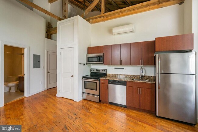 Building Photo - 4 Leverington Ave Unit 305 Rental
