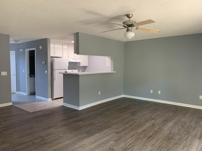 Photo - 104 Commons Dr