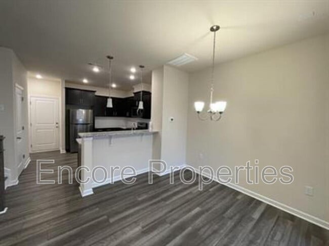 Photo - 305 Ribbon Rail St