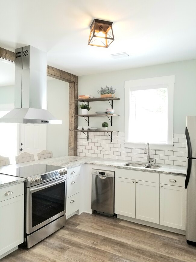 Photo - 405 W 62nd St