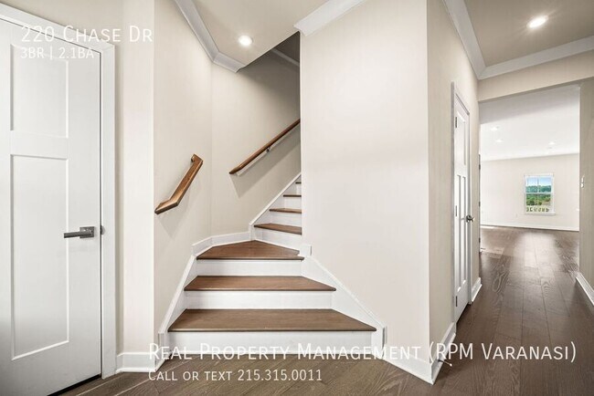 Photo - 220 Chase Dr
