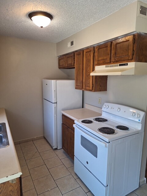 "Charming 2-Bed Apartment with Full Bath in Wichita's Heart!"

Hurry! Limited-Time Special: NO AP...