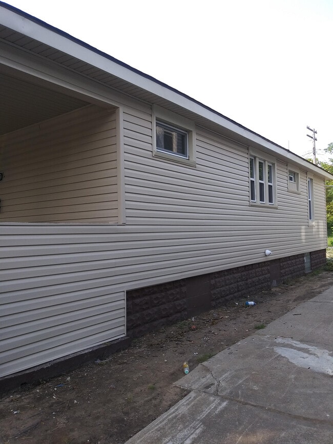 Photo - 3009 Hurlbut St