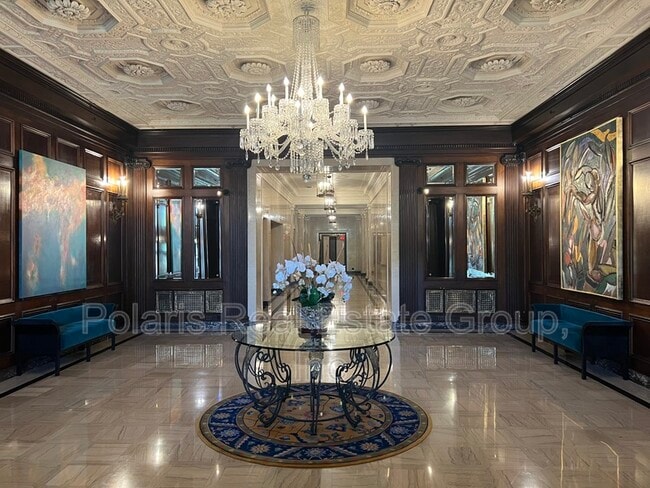 Photo - 350 N Meridian St